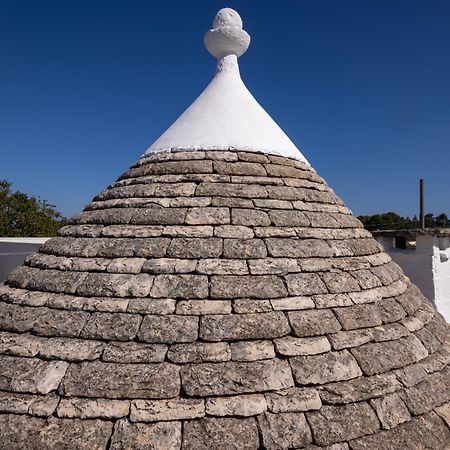 Villa With Trullo And Pool, Алберобело Екстериор снимка