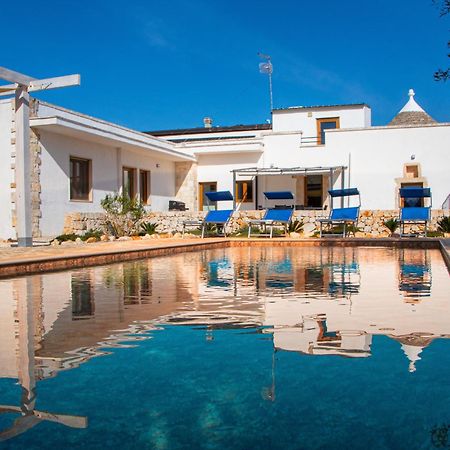 Villa With Trullo And Pool, Алберобело Екстериор снимка