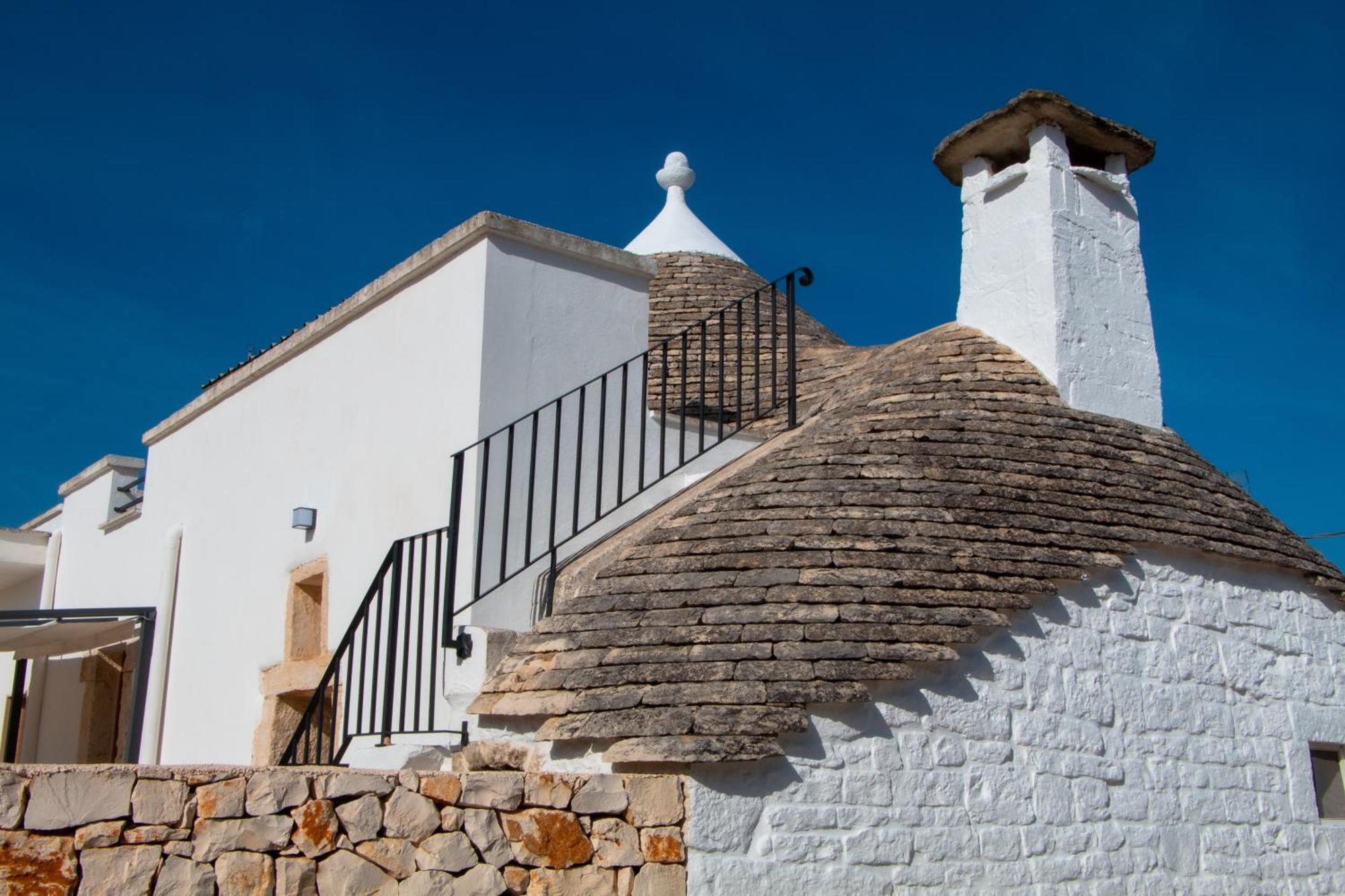 Villa With Trullo And Pool, Алберобело Екстериор снимка