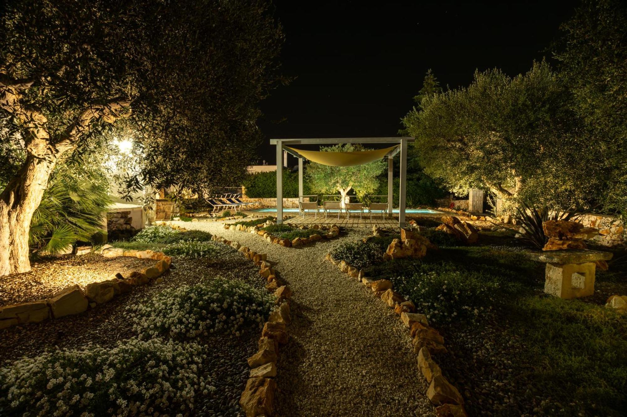Villa With Trullo And Pool, Алберобело Екстериор снимка