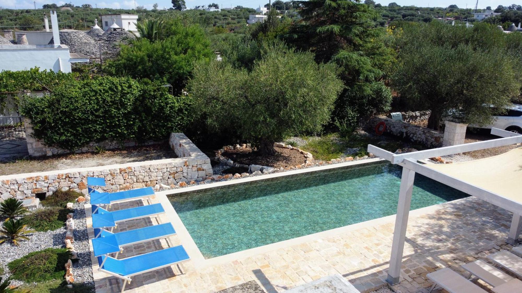 Villa With Trullo And Pool, Алберобело Екстериор снимка