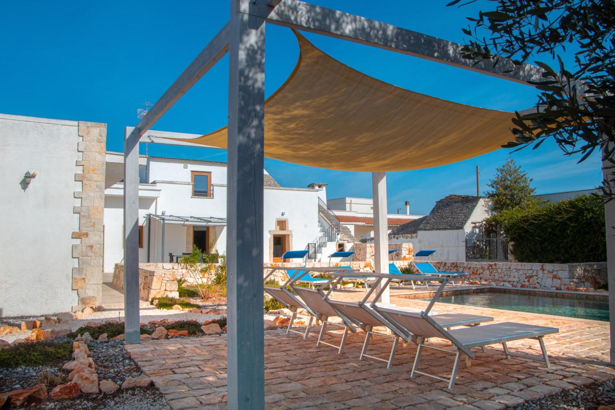 Villa With Trullo And Pool, Алберобело Екстериор снимка