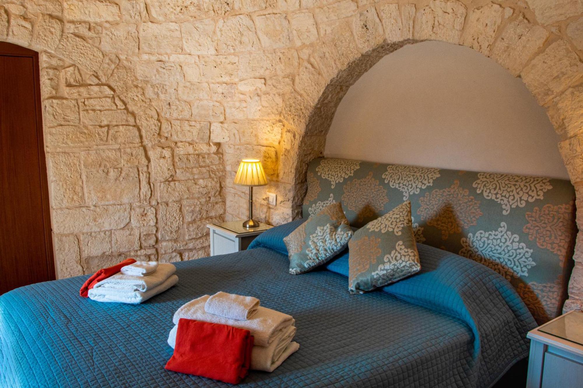 Villa With Trullo And Pool, Алберобело Екстериор снимка