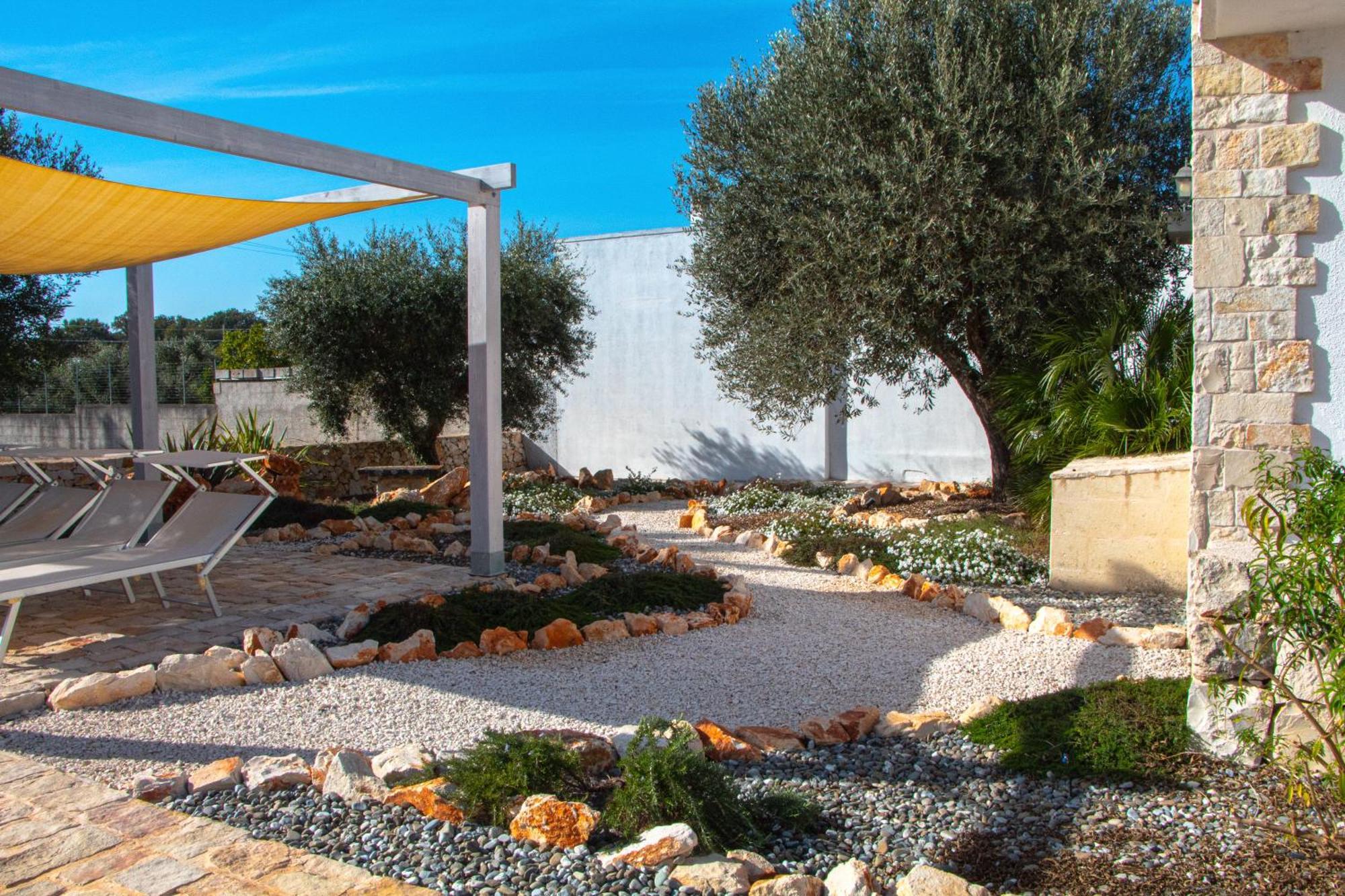 Villa With Trullo And Pool, Алберобело Екстериор снимка