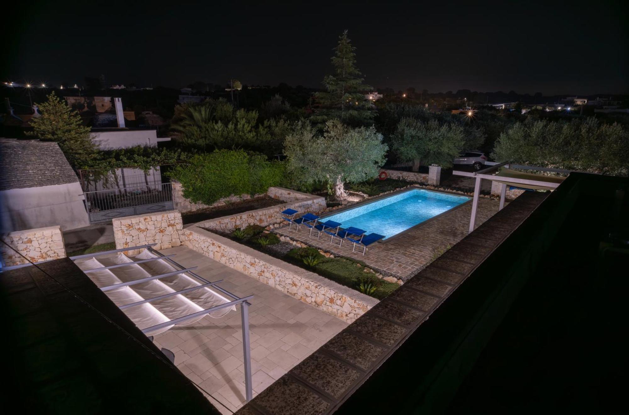 Villa With Trullo And Pool, Алберобело Екстериор снимка